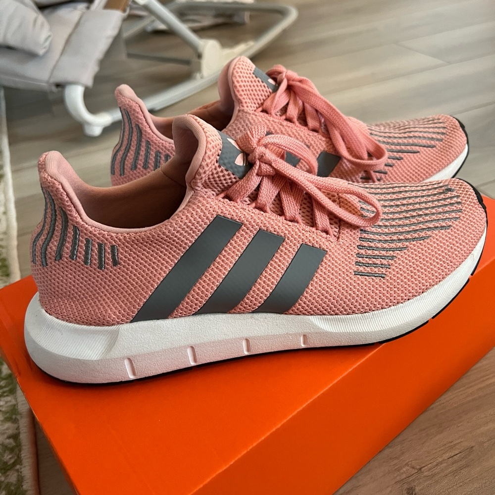 Adidas Swift Run